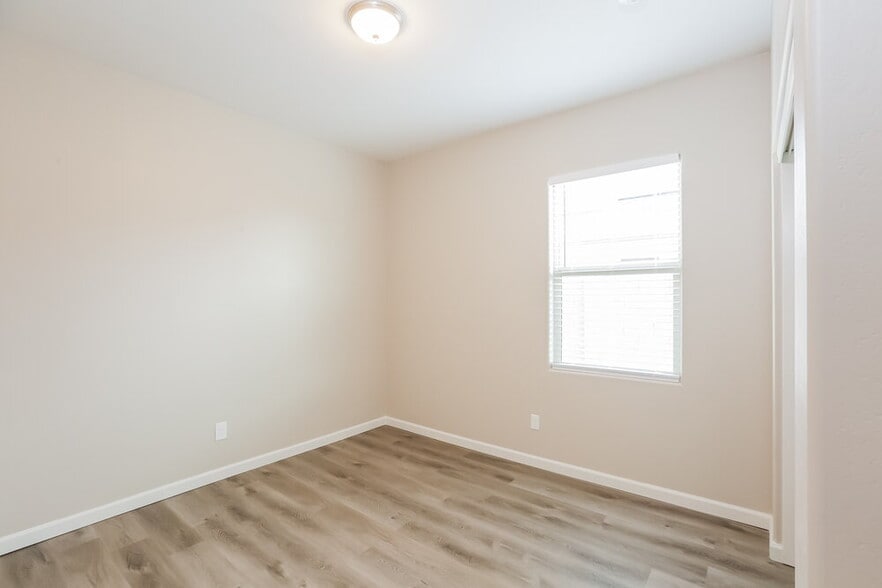 Building Photo - 4887 S 245th Ln