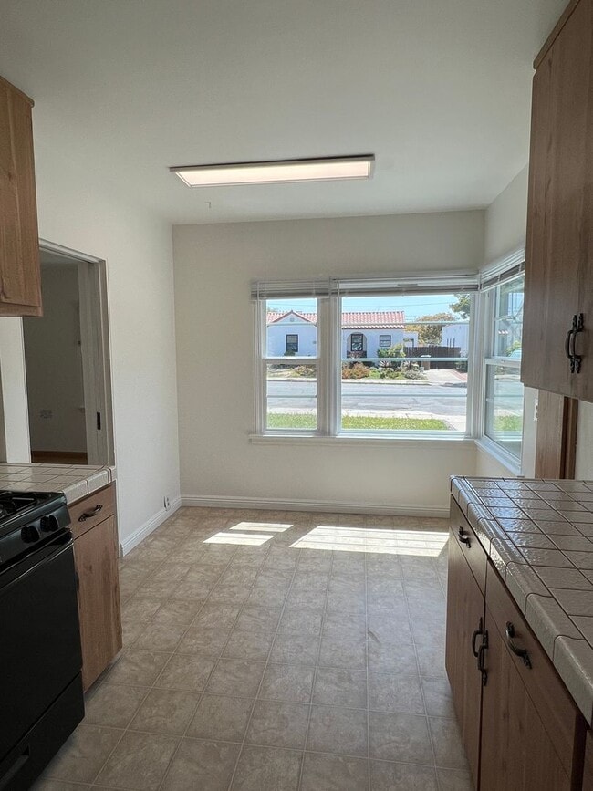 Building Photo - 3 Bedroom Midtown Ventura 1938 Charmer!