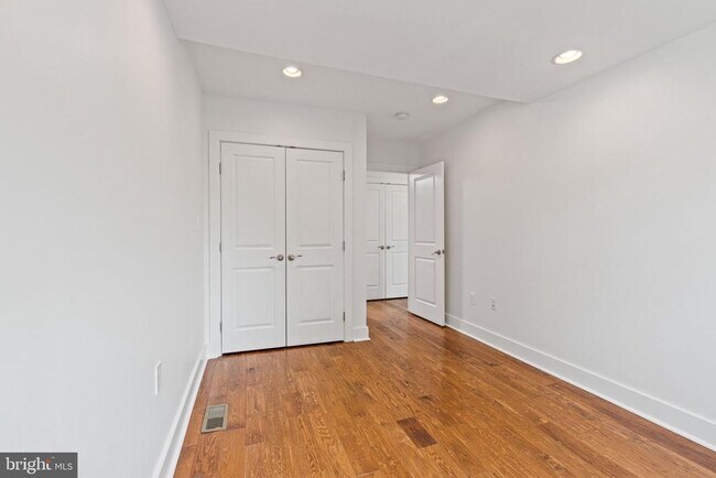 Building Photo - 1110 Orren St NE