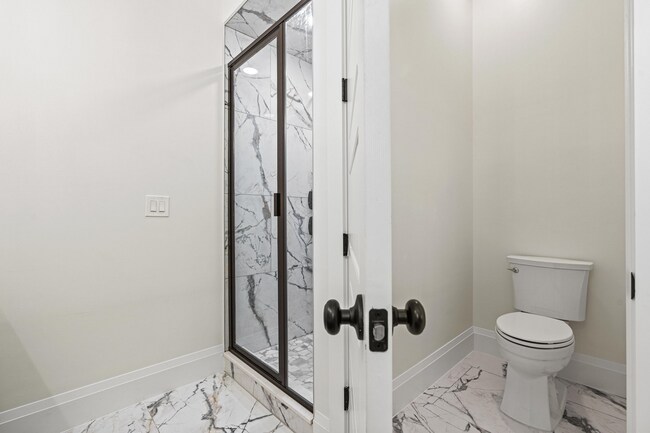 Building Photo - 202 NE 2nd Ave