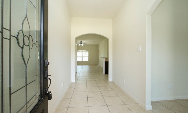 Building Photo - For Lease | 3 Bed, 2 Bath | 1,766 Sq Ft | ...