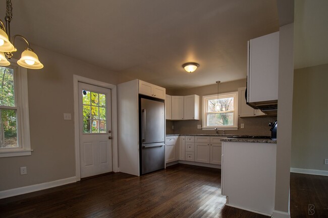 Building Photo - Cozy renovated ranch near Uptown