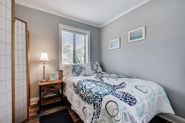 Building Photo - 4114 Holiday Dr