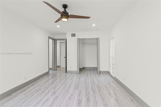 Building Photo - 7913 NW 72nd Ave