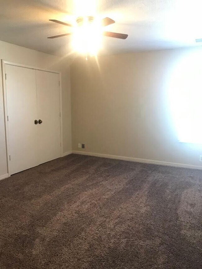 Building Photo - 2 Masters - Lawn Care Provided  - 3 bds/3 baths