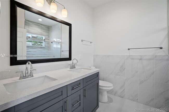 Building Photo - 711 N L St