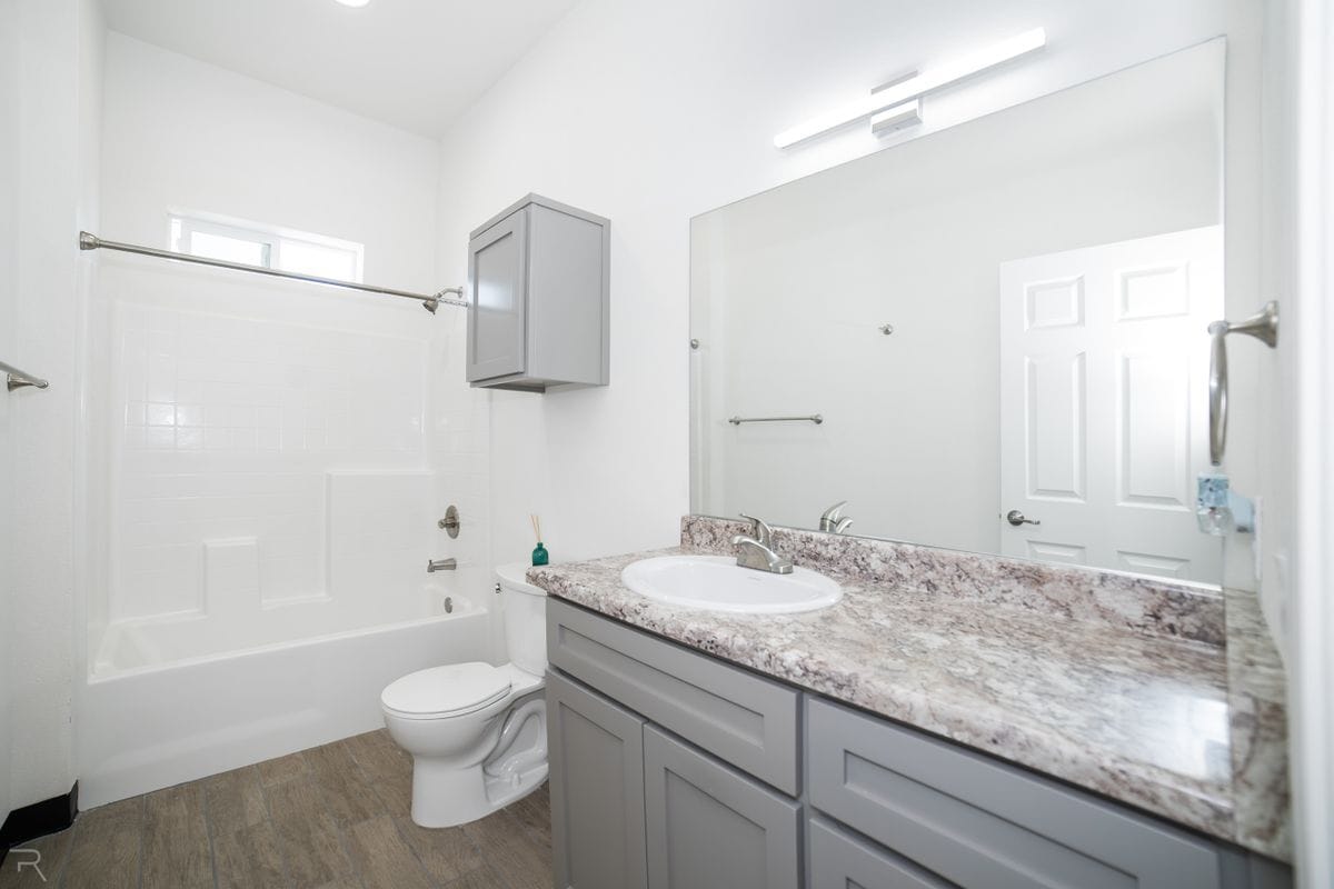 Building Photo - 195 N 17th Ave