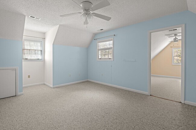 Building Photo - Spacious Cape Cod-Style Home in South Ashe...