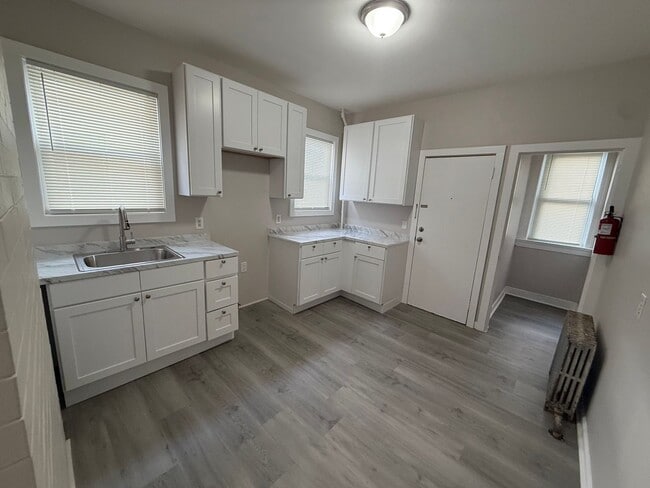 Building Photo - 203 Hollywood Ave