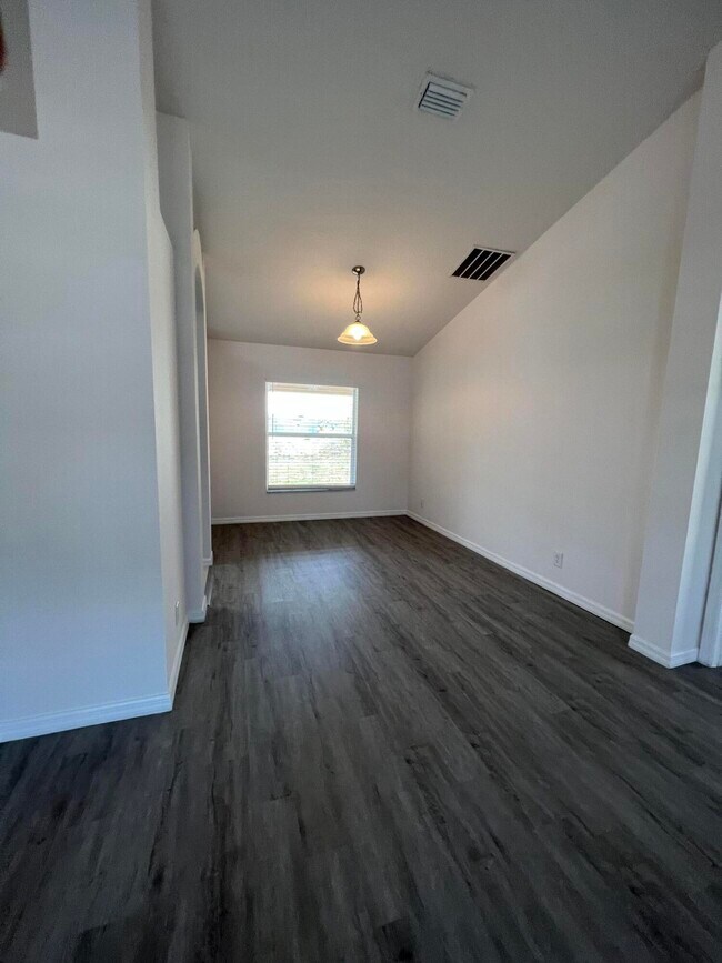 Building Photo - 4251 SW Astro Ct