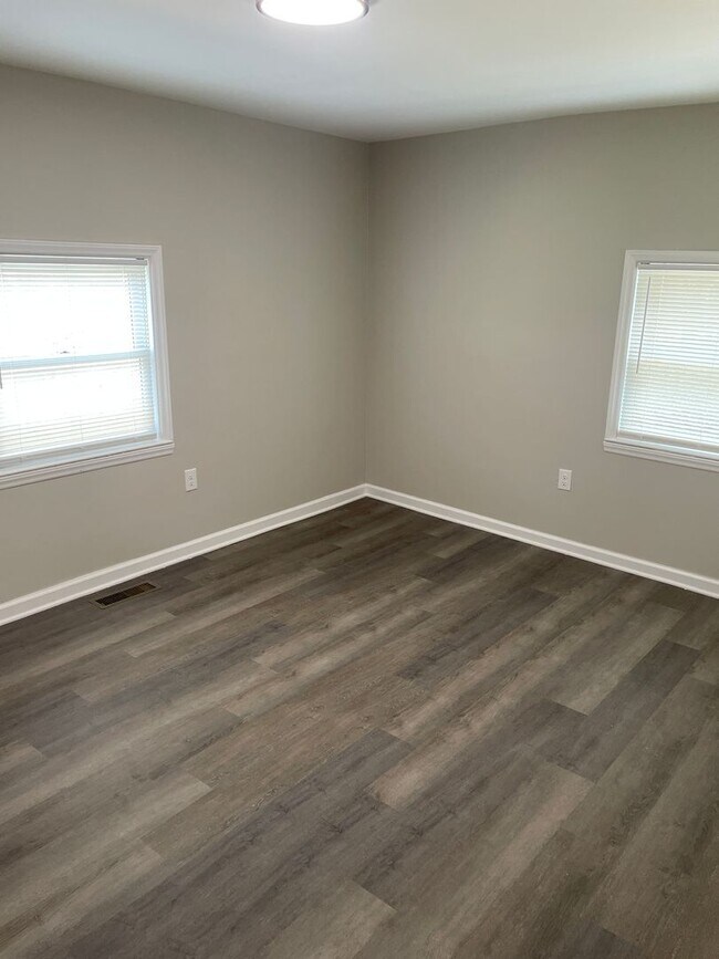 Building Photo - 1892 Ebert Rd