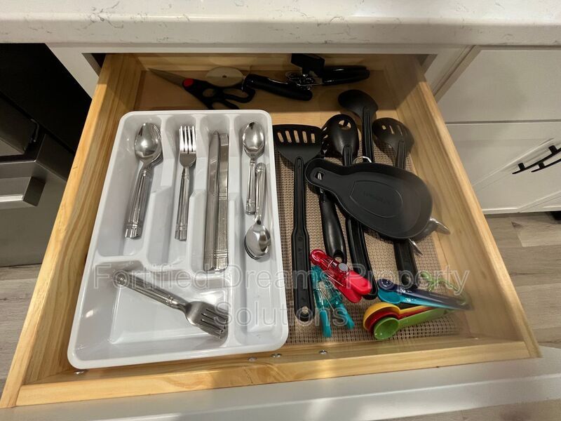 Building Photo - 551 Ridgeway Cir