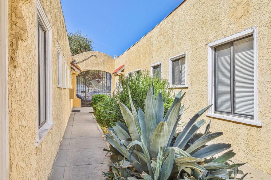 Building Photo - 1074 Obispo Ave