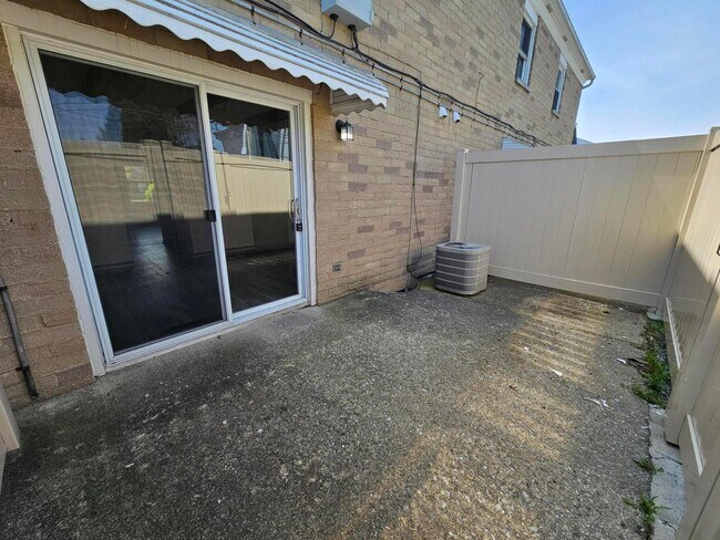 Building Photo - 5013 Godown Rd