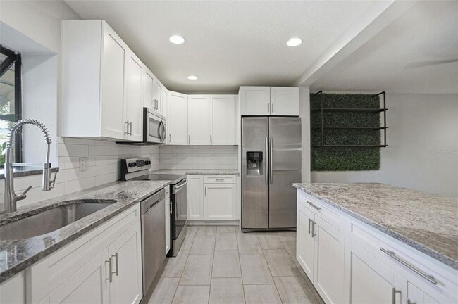 Building Photo - 727 N Himes Ave