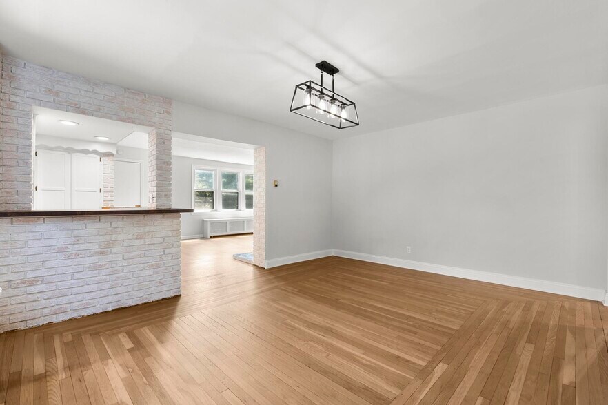 Building Photo - 1070 Whitney Ave