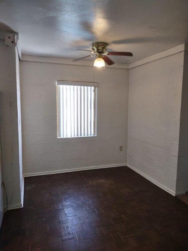 Building Photo - LOS BLANCOS-ALL UTILITES INCLUDED!!