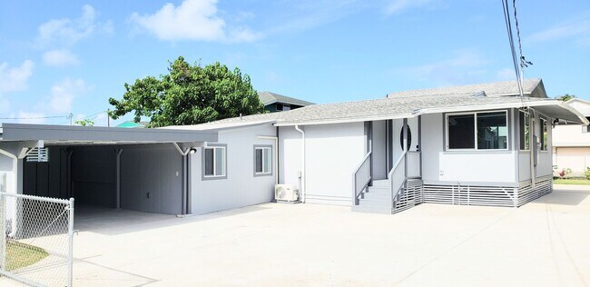 Building Photo - 430B Manono St