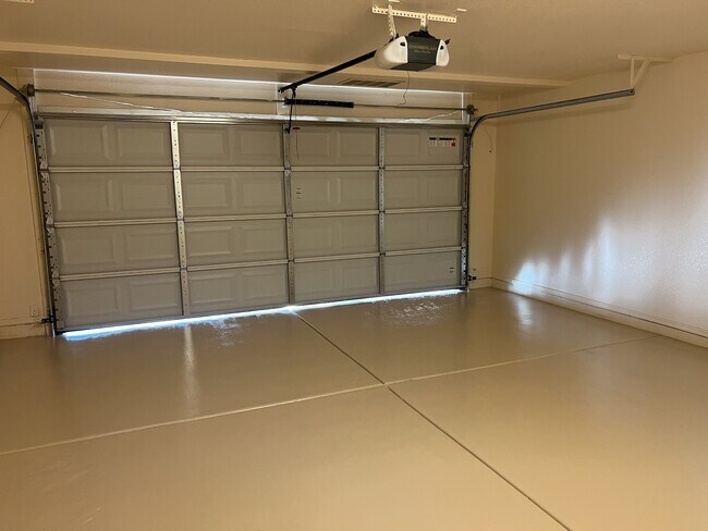 Building Photo - 9130 N Safflower Ln
