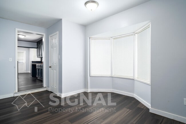 Building Photo - 1421 Rayfield Dr