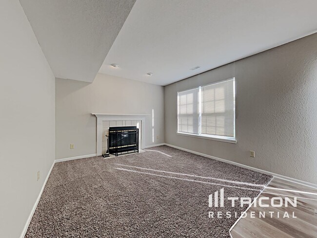 Building Photo - 619 Sweet Creek Dr