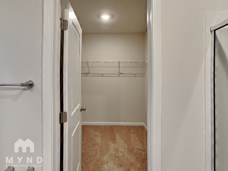 Building Photo - 140 Warwick Dr