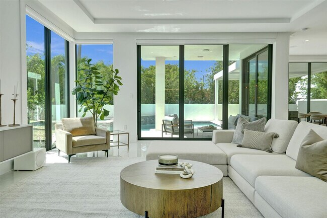 Building Photo - 1111 SE 9th Ave