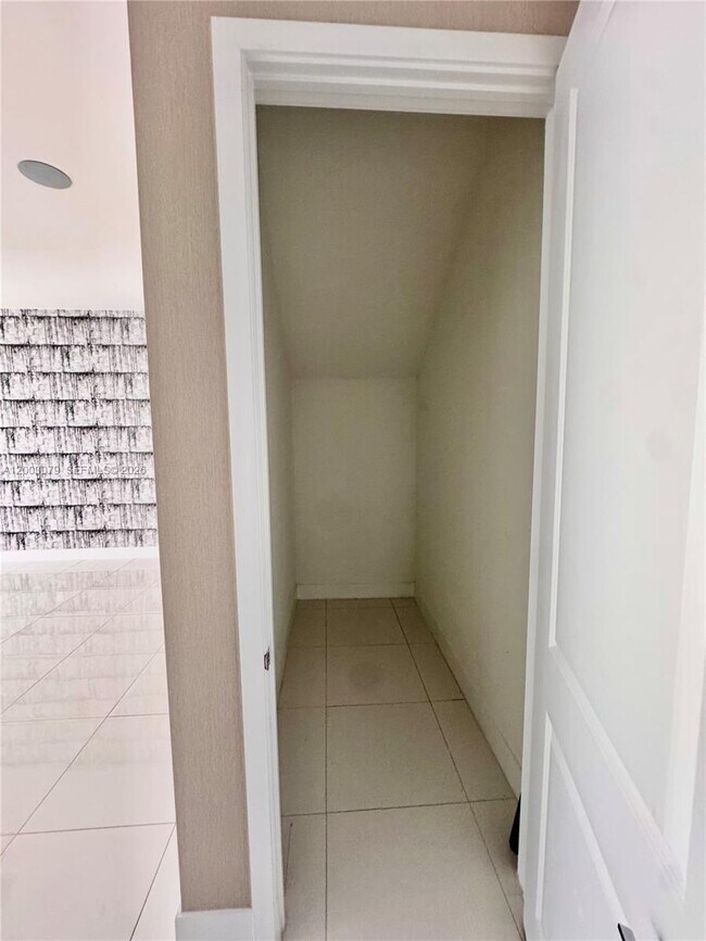 Building Photo - 8108 NW 48th Terrace