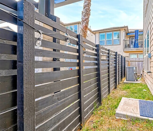 Building Photo - 3115 Roseland Terrace Ln