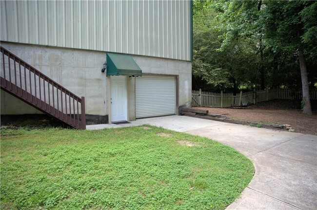 Building Photo - 3830 Mathis Airpark Rd Rd