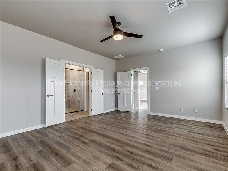 Building Photo - 8104 NW 151st Cir