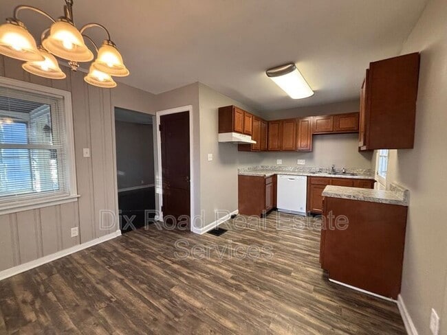 Building Photo - 1445 Southlyn Dr