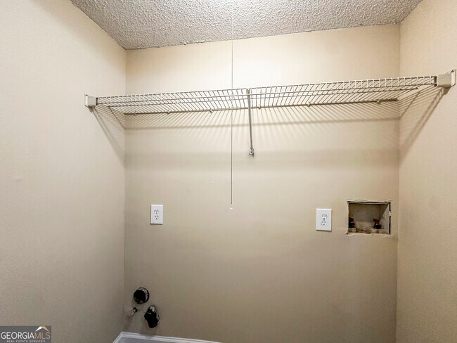 Building Photo - 1577 Linksview Way