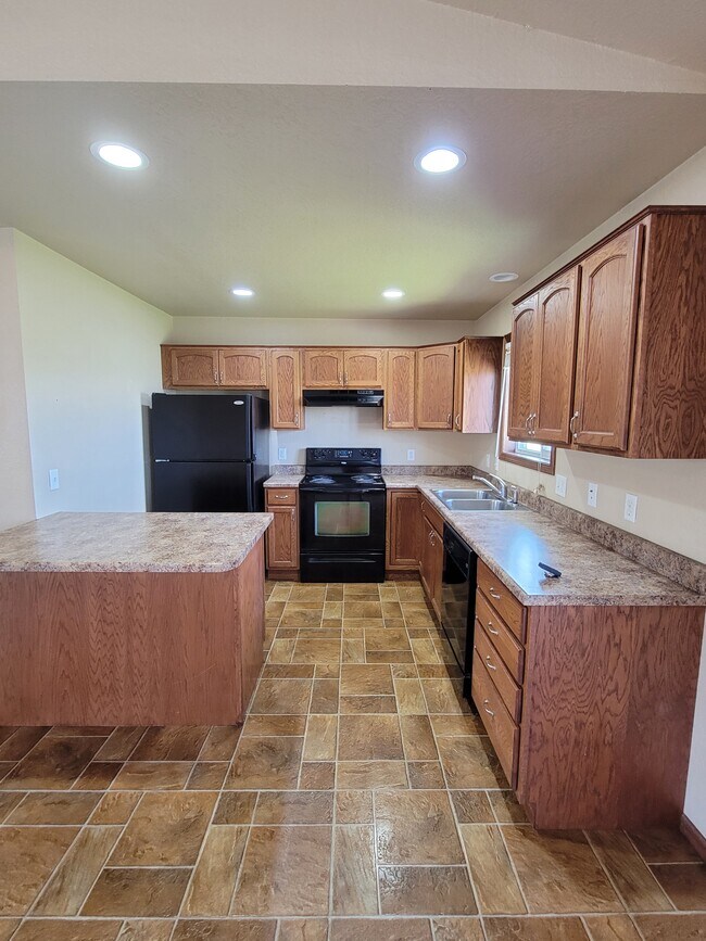 Building Photo - 2224 Bluegill Ave