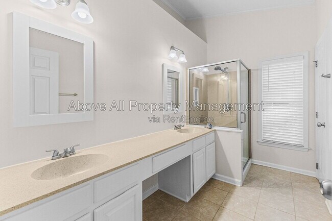 Building Photo - 1202 Belhaven Rd