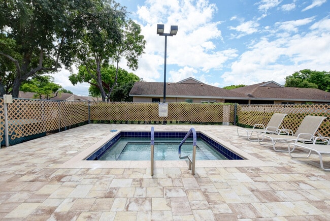 Building Photo - 8256 Summerbreeze Ln
