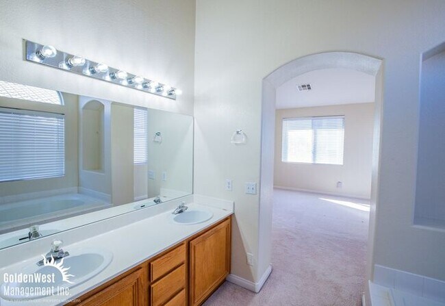 Building Photo - Stunning 3Bdm 2.5Ba Two-Story Home in Peccole Ranch!