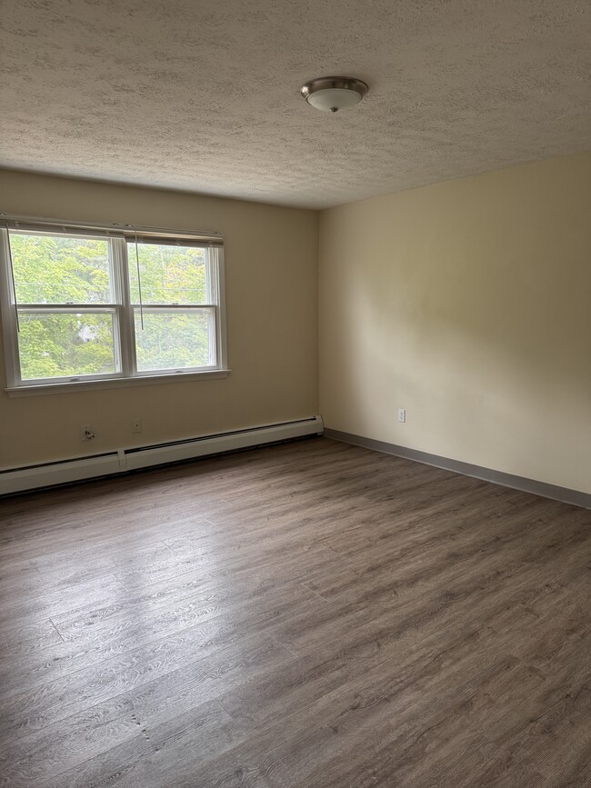 Building Photo - Briarwood 11