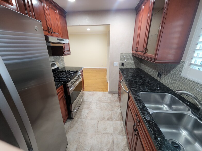 Building Photo - 212 N Jackson St