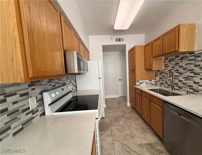 Building Photo - 7985 Preserve Cir