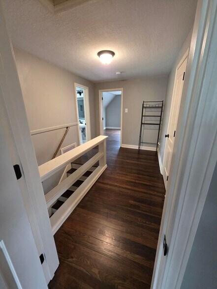 Building Photo - 10826 E Ayers Ave