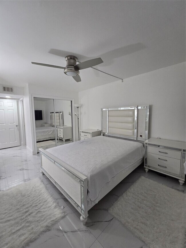 Building Photo - 3400 Blue Lake Dr