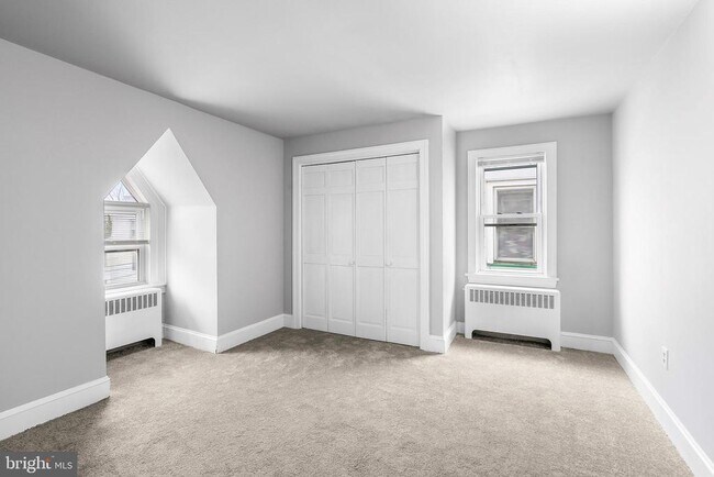 Building Photo - 243 Conover St