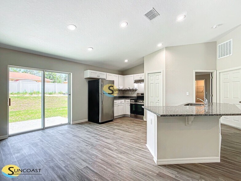 Building Photo - 2841 W Xenox Dr