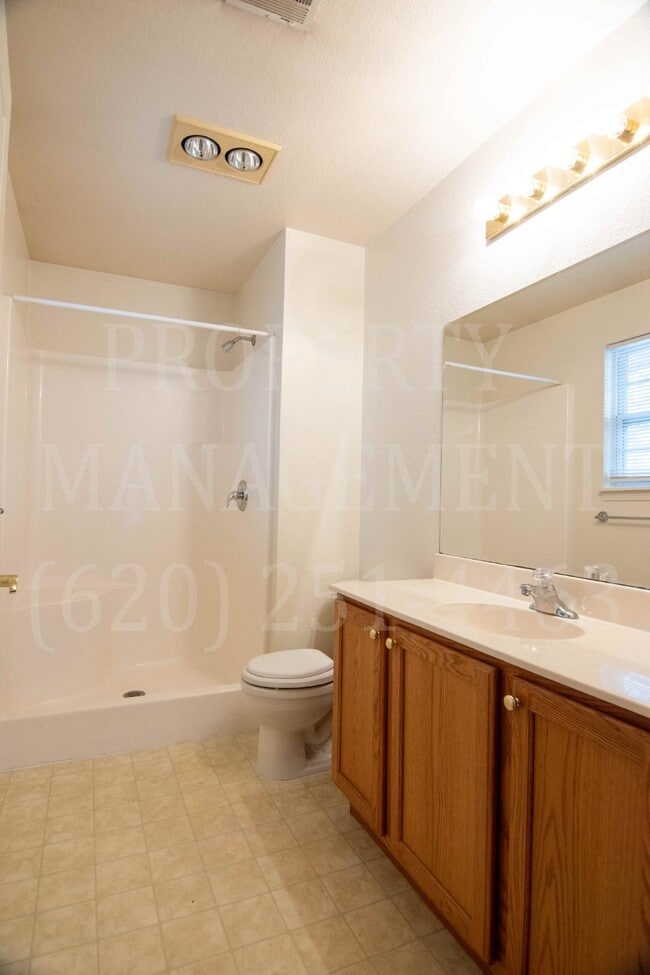 Building Photo - 2 Bedroom 2 Bath