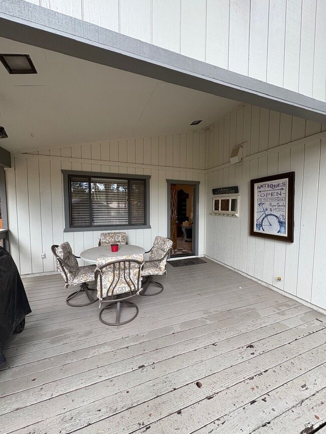 Building Photo - Gorgeous Furnished Country Club Rental