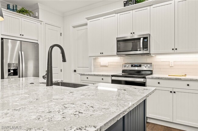 Building Photo - 6992 Saona CT