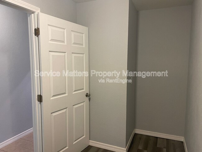 Building Photo - 5067 Serry Ln