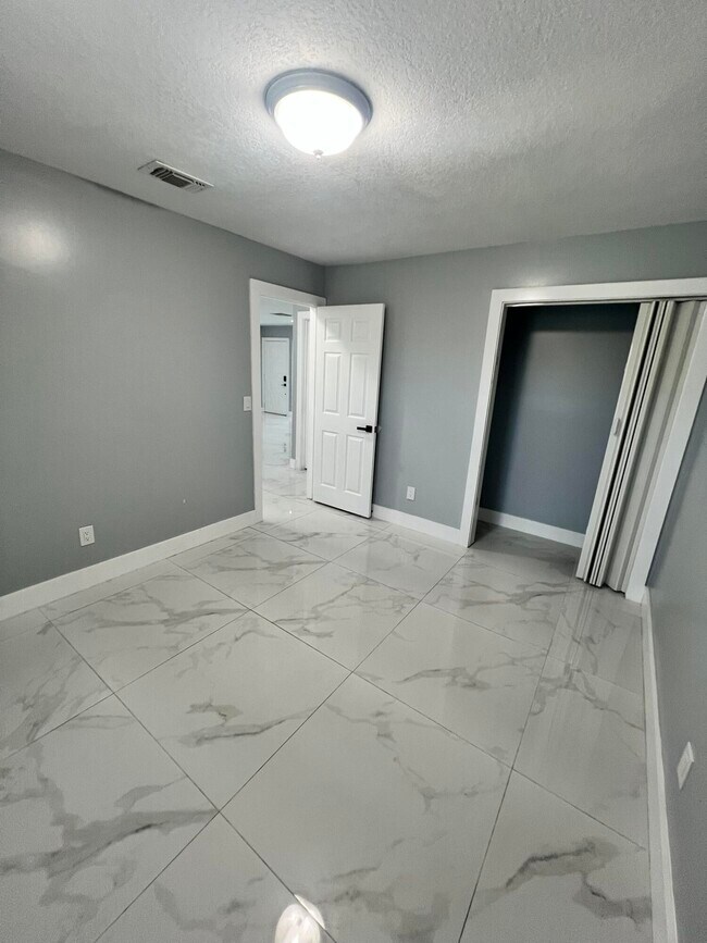 Building Photo - 2301 SE Lennard Rd