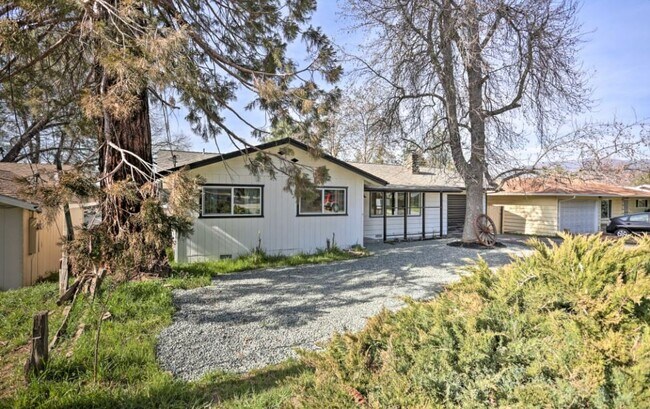 Building Photo - 40902 Ely Way